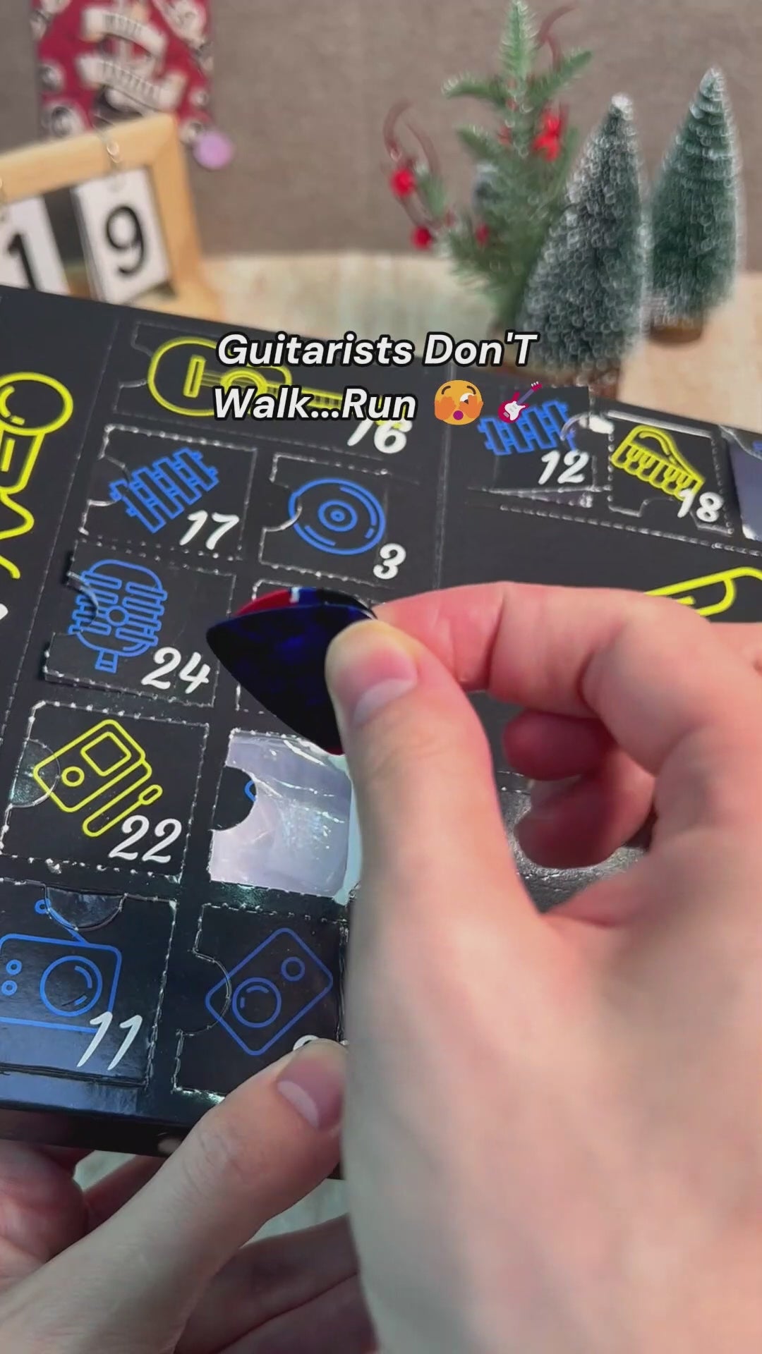 MOVINPE Guitar Picks Advent Calendar: actual pick reveal, numbered doors and pick holder, presented by ANOTION.
